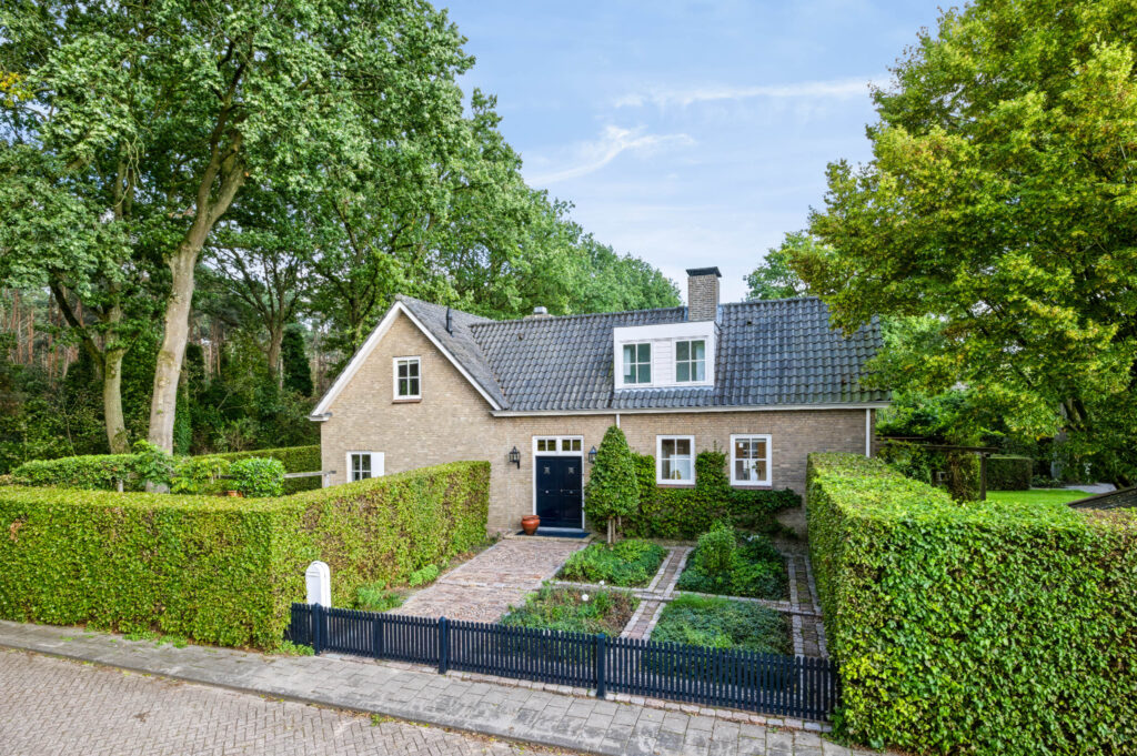 Vrijstaande woning te koop: De Elzent 1, Dorst